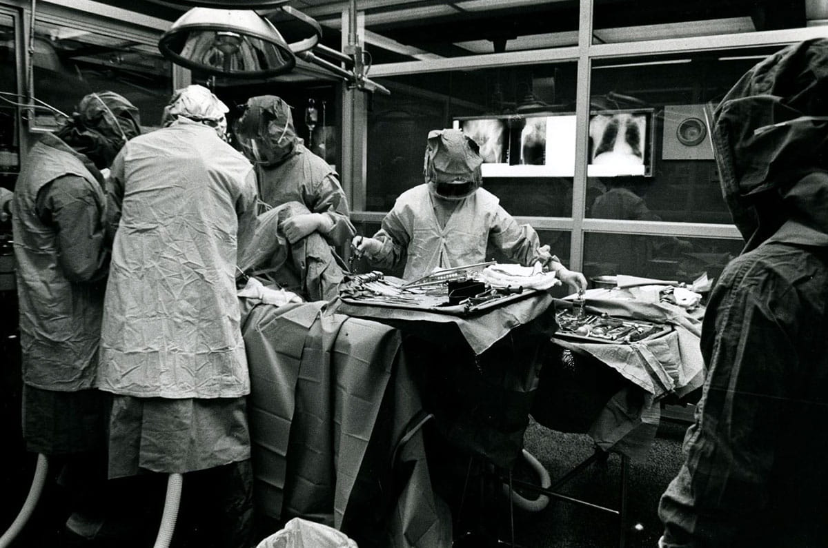A “Glass House” was developed to reduce infection in total hip replacement surgery