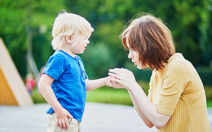 mom looking at child's boo-boo