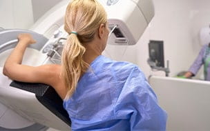 woman getting breast cancer screening