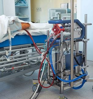 Extracorporeal membrane oxygenation machine