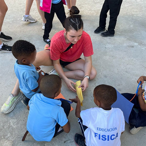 Kate Bollinger with DR children