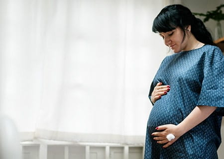 Pregnant woman in hospital room.