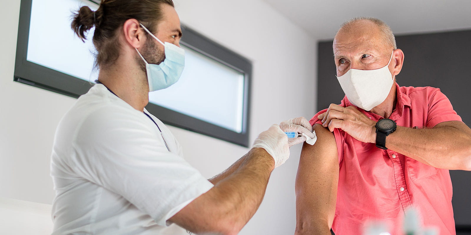 Older cancer patient receives COVID-19 vaccination