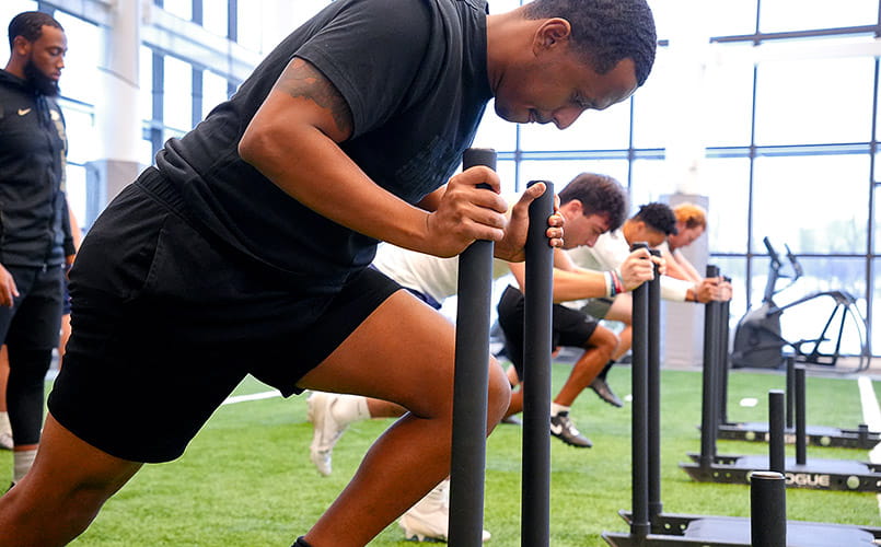 A group exercise session at Drusinsky Sports Medicine Institute at UH Ahuja Medical Center